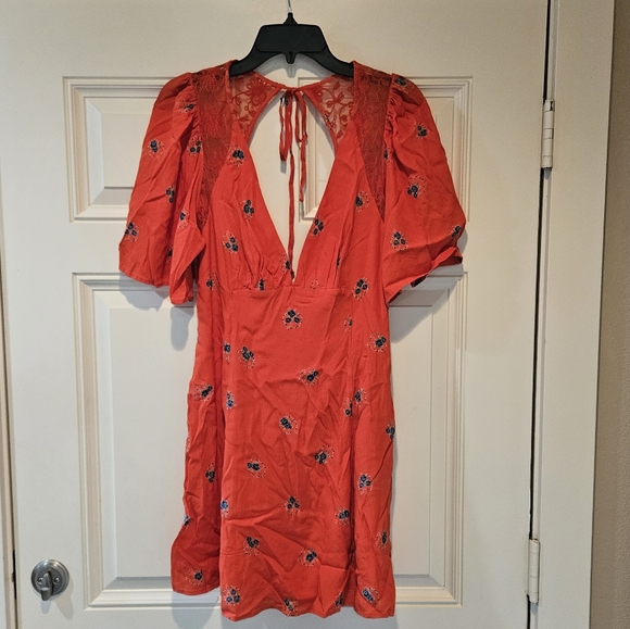 Free People Mockingbird Mini Dress Deep V Neck SS Open Back Hot Cherry Siz 8 NWT - Picture 2 of 16